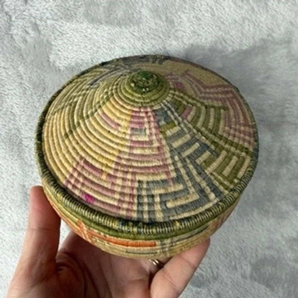 Handwoven‎ basket Trinket Box Lid Colorful Geometric Pattern Small Organizer